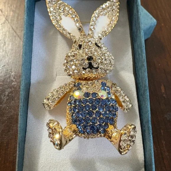 Sparkling Crystal Bunny Brooch with movable head and arms - Picture 3 of 15